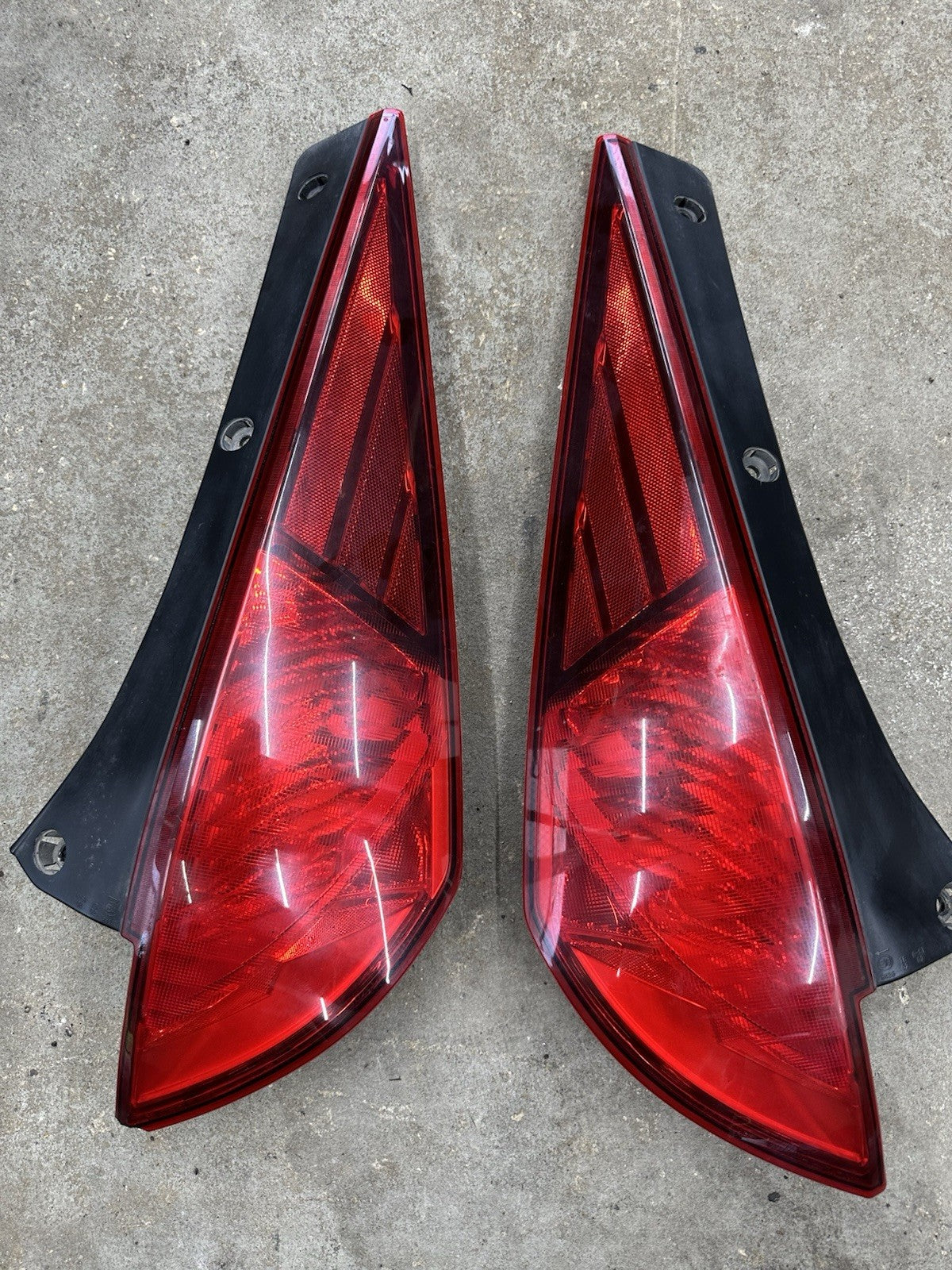 Quarter Panel Tail Light Assembly Nissan 350Z Works From 2003 To 2008