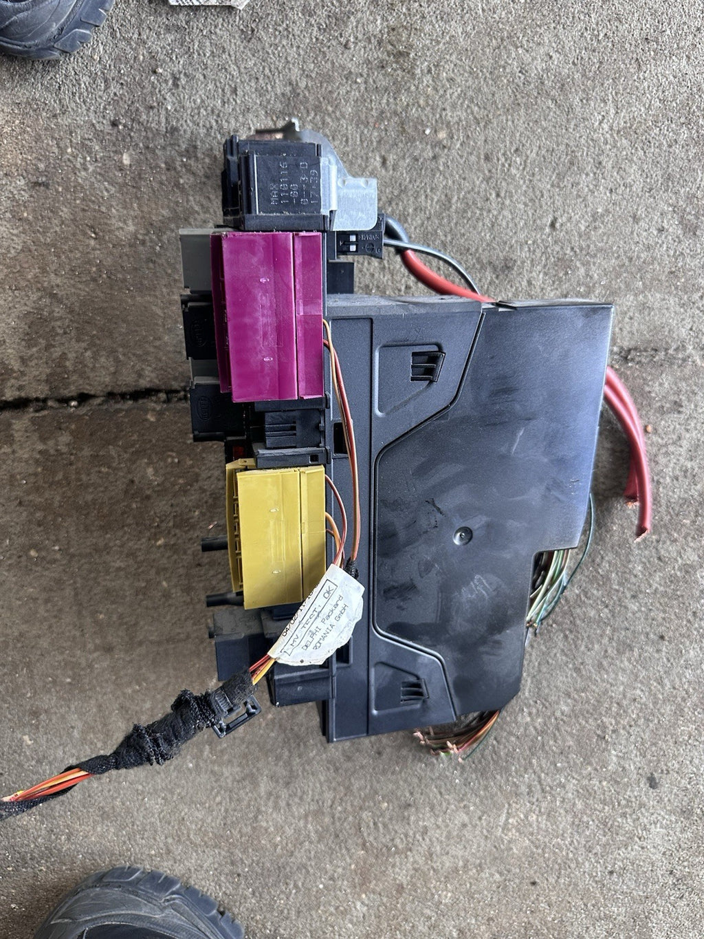 08-11 Mercedes W204 C300 C250 Rear SAM Module Relay Fuse Box A2049060505 OEM