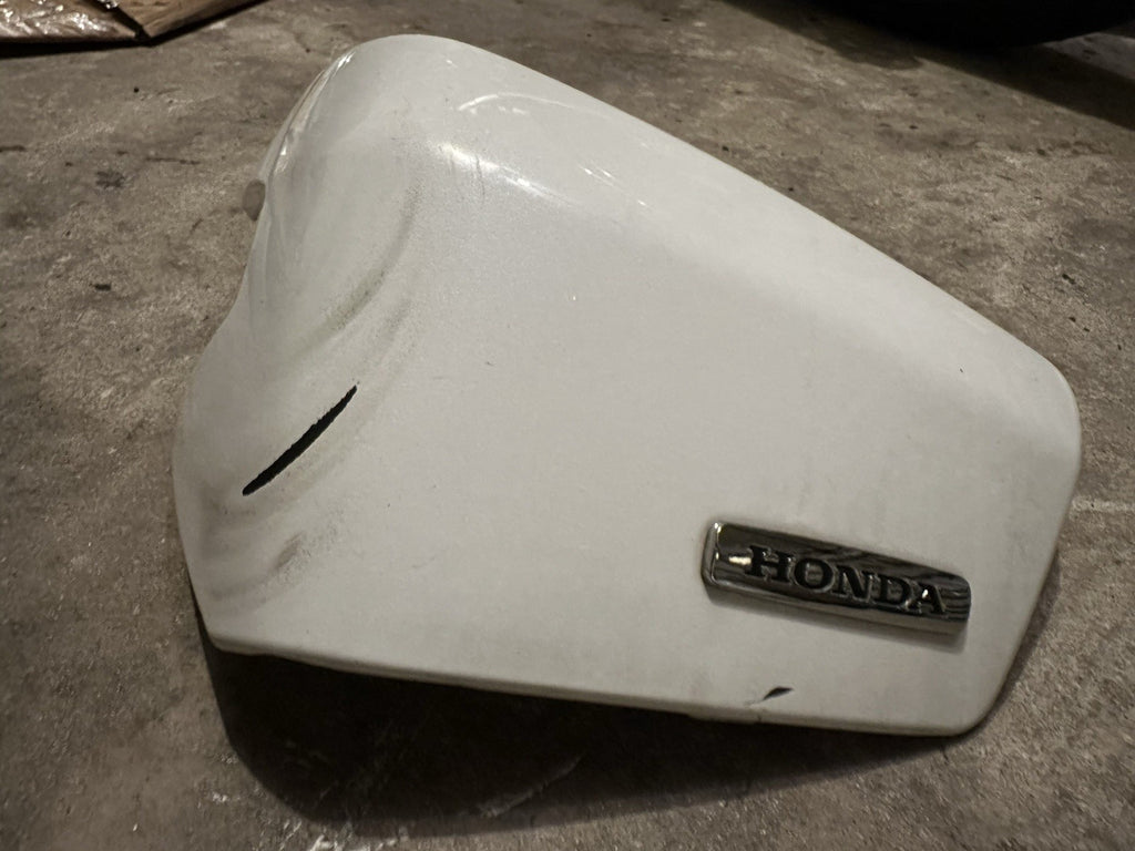2004-2009 HONDA VT750 SHADOW AERO  PAIR RH LH SIDE COVER PANEL WHITE OEM