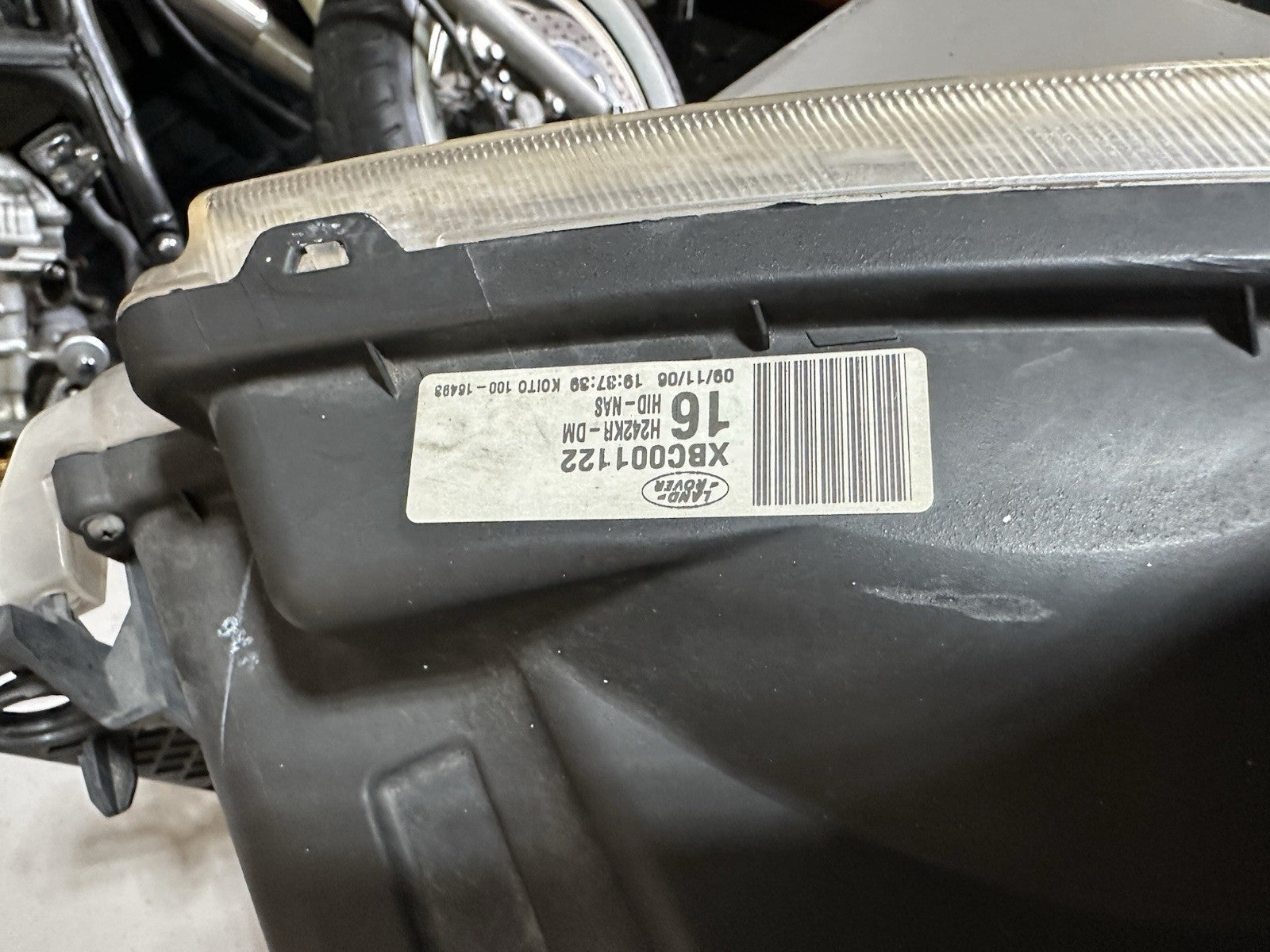 OEM 2006-2009 Land Rover LR3 4.4L Right Passenger Xenon Headlight Lamp Tested