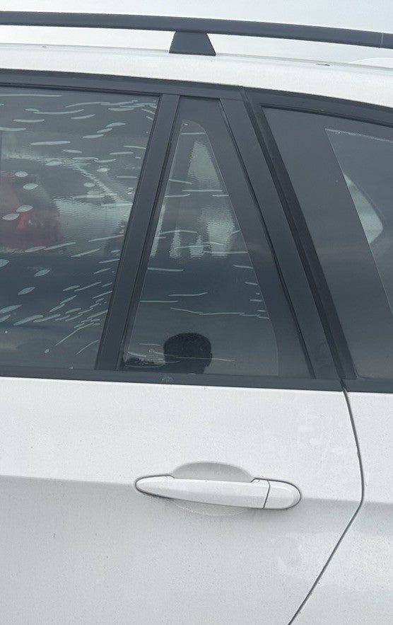 2007 - 2013 BMW X5 LEFT REAR DOOR QUARTER GLASS NON-MOVEABLE WINDOW GLASS