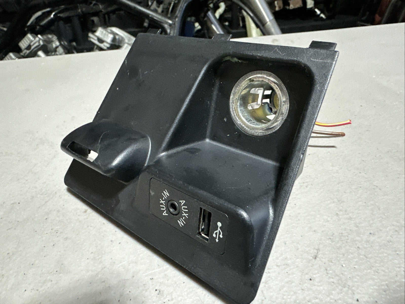 OEM BMW F15 X5 14-18 Center Console 12V Power Outlet Aux USB Port 51169252108