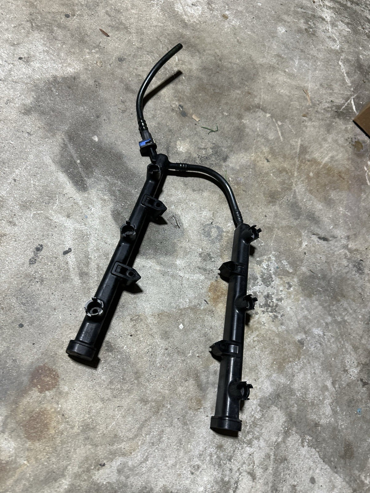 Dodge Jeep Chrysler RAM 3.6L Fuel Rail w/ Injectors 11-23 Used OEM 05184079AD