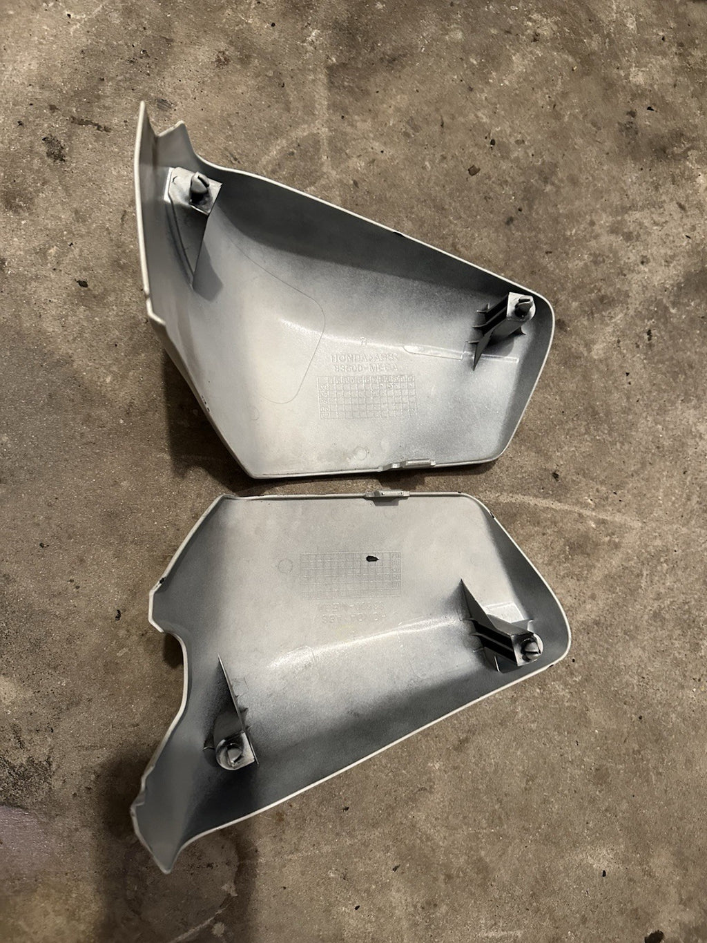 2004-2009 HONDA VT750 SHADOW AERO  PAIR RH LH SIDE COVER PANEL WHITE OEM