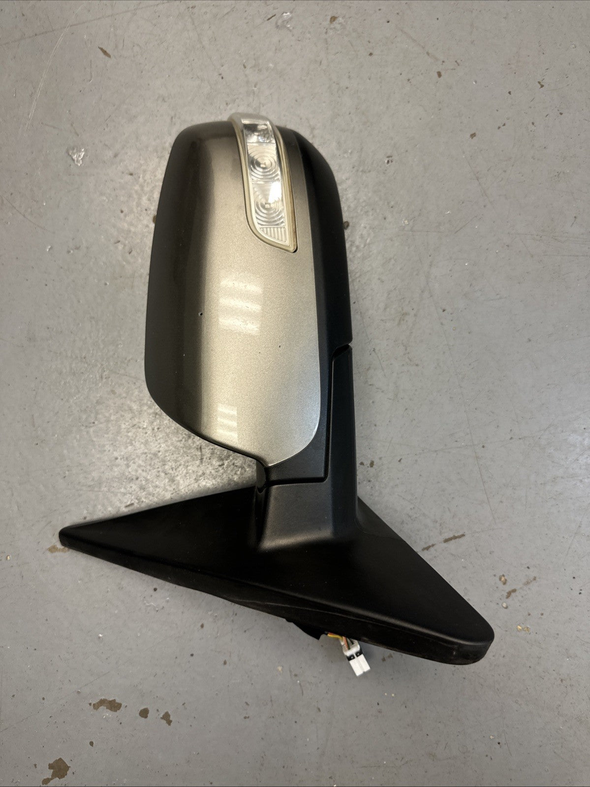 2011 - 2015 Kia Sorento Door Mirror 7 Wire Gray Signal Driver Left LH OEM 0297
