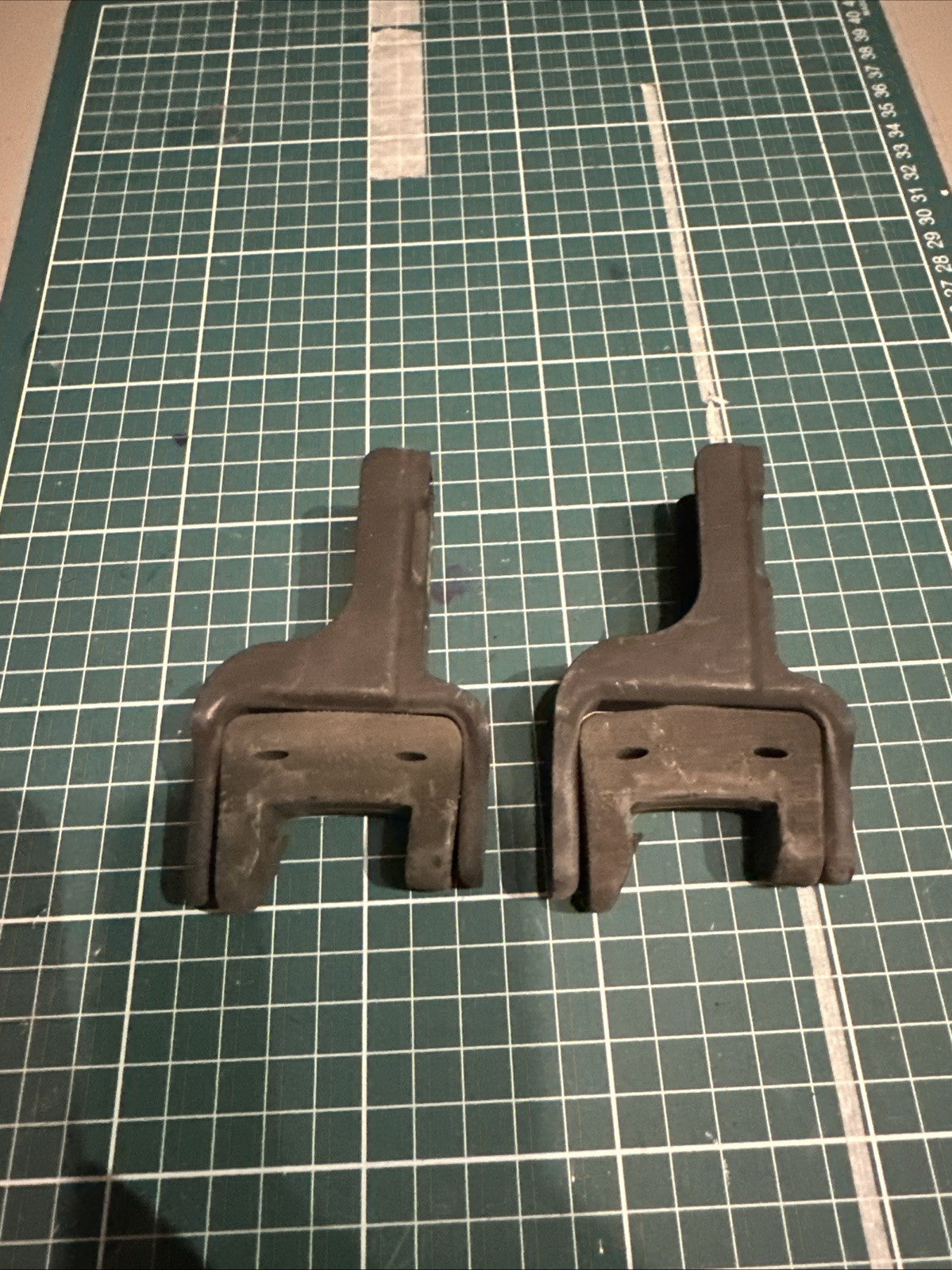 DODGE CHARGER SXT 05-23 OEM 2X ENGINE RADIATOR MOUNTING BRACKET ISOLAT MOUNT