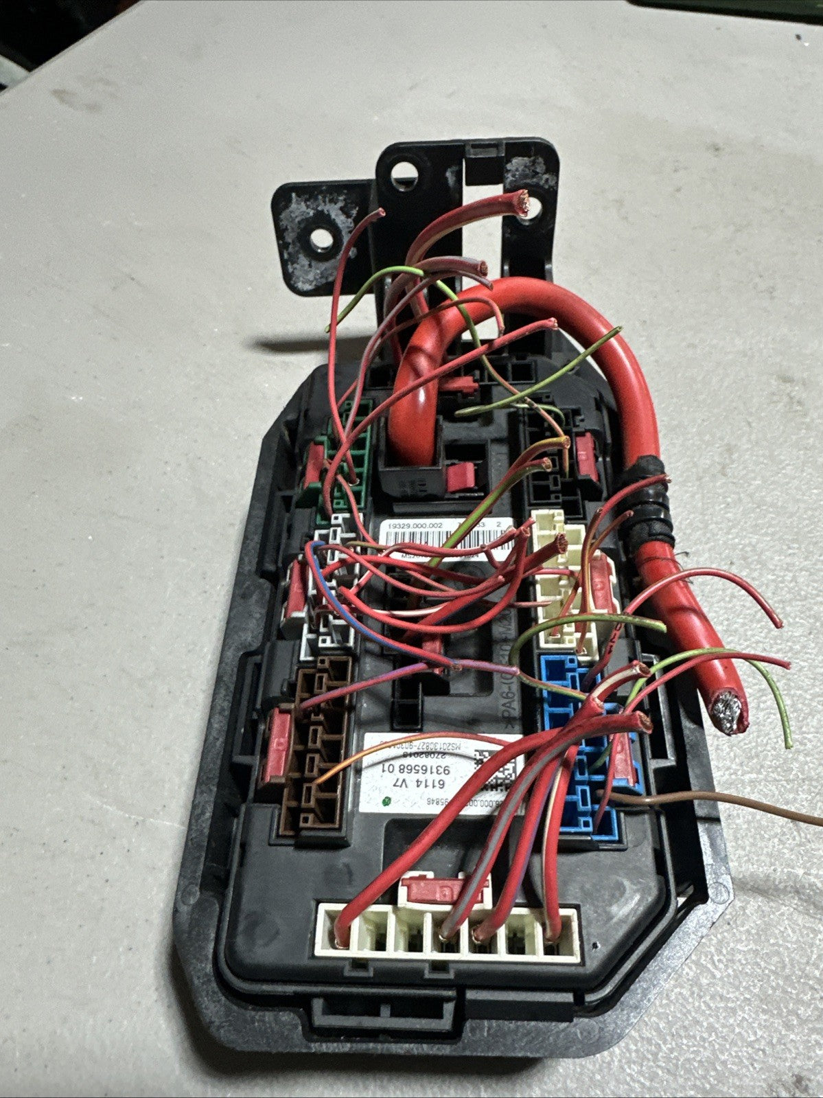 2014-2018 BMW X5 F15 Front Power Distribution Fuse Relay Box Module 9316568 OEM.