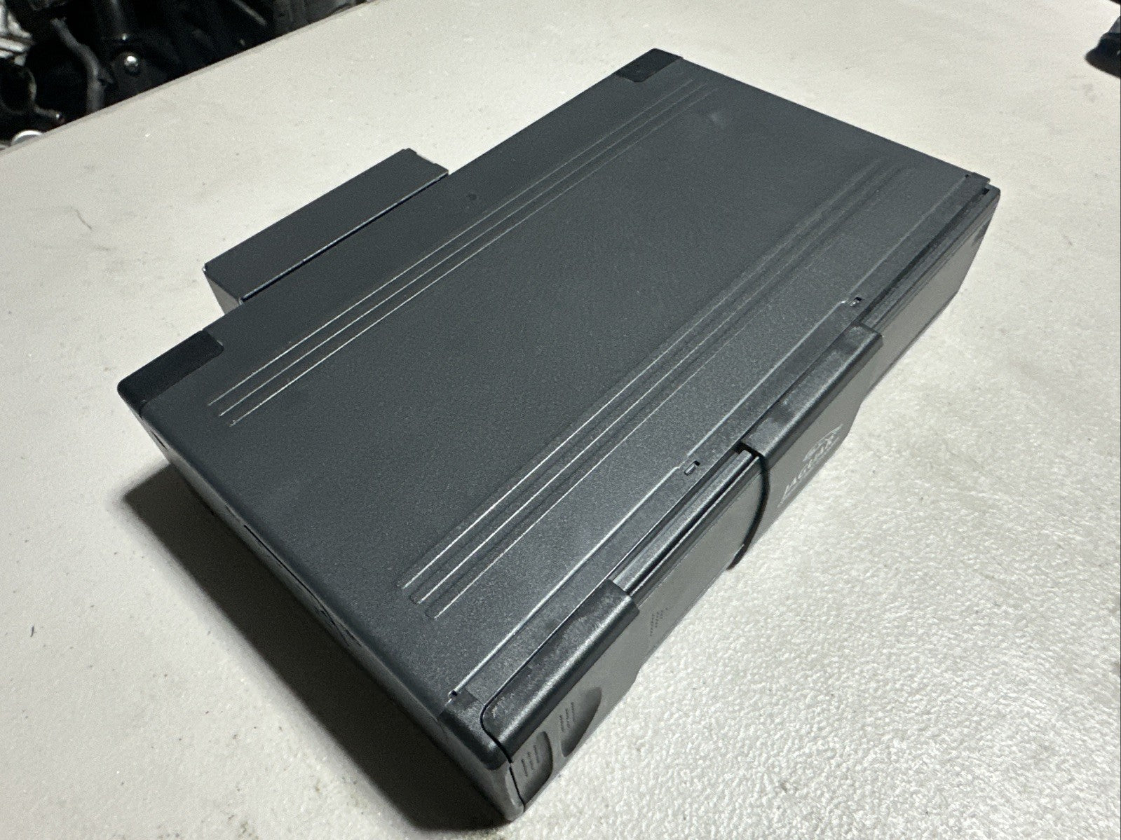 2004-2008 Jaguar XJ XJ8 Stereo 6 Disc CD Player Changer OEM 1X43-18C830-AC