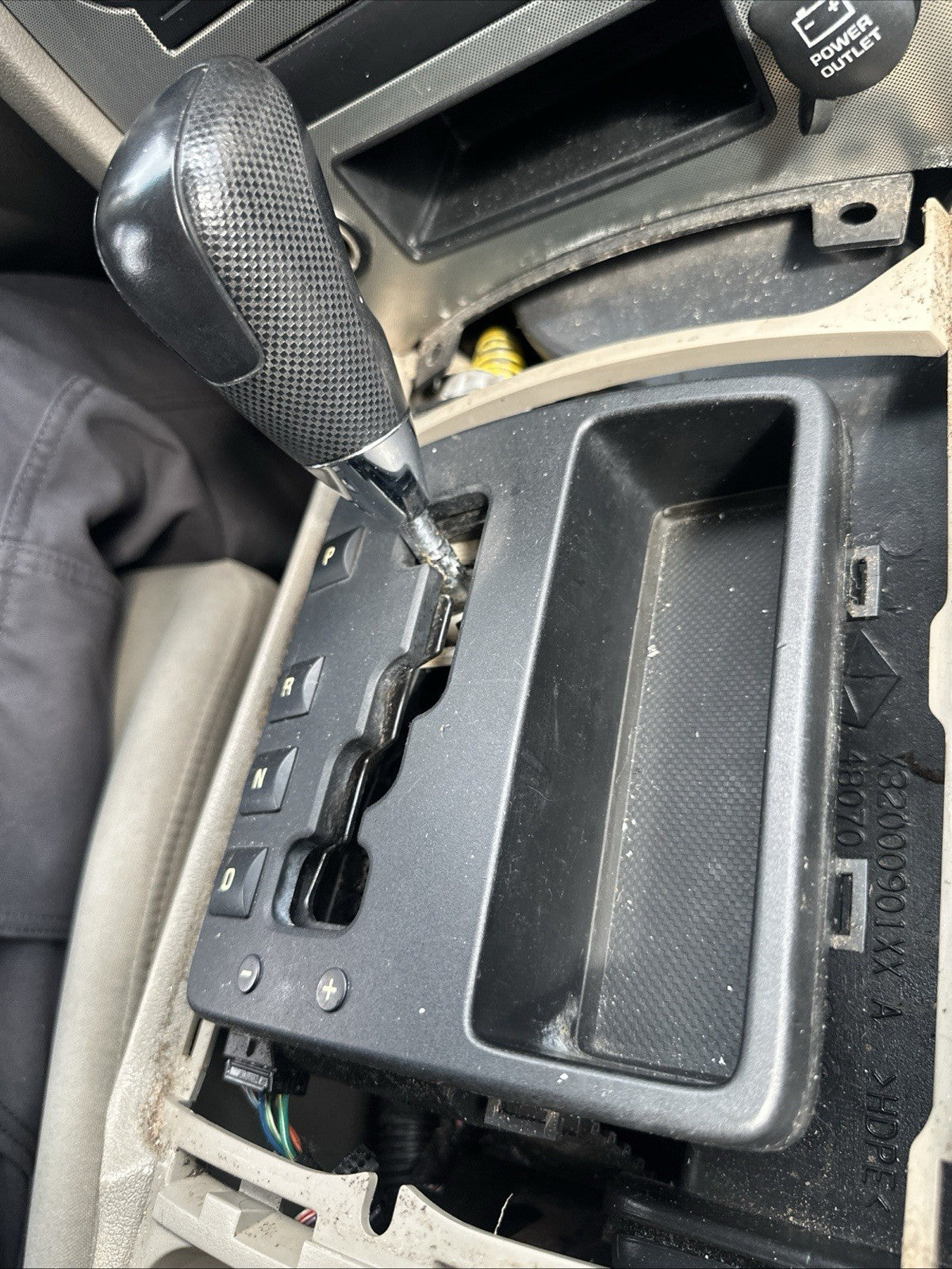 2005-2007 Jeep Grand Cherokee Automatic Shifter Assembly Floor Gear Shift