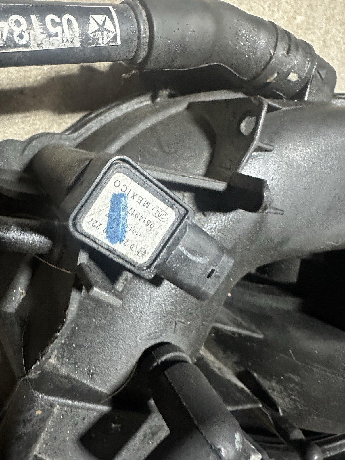 11-22 CHRYSLER DODGE JEEP 3.6L UPPER PLENUM INTAKE MANIFOLD ASSEMBLY OEM xsx