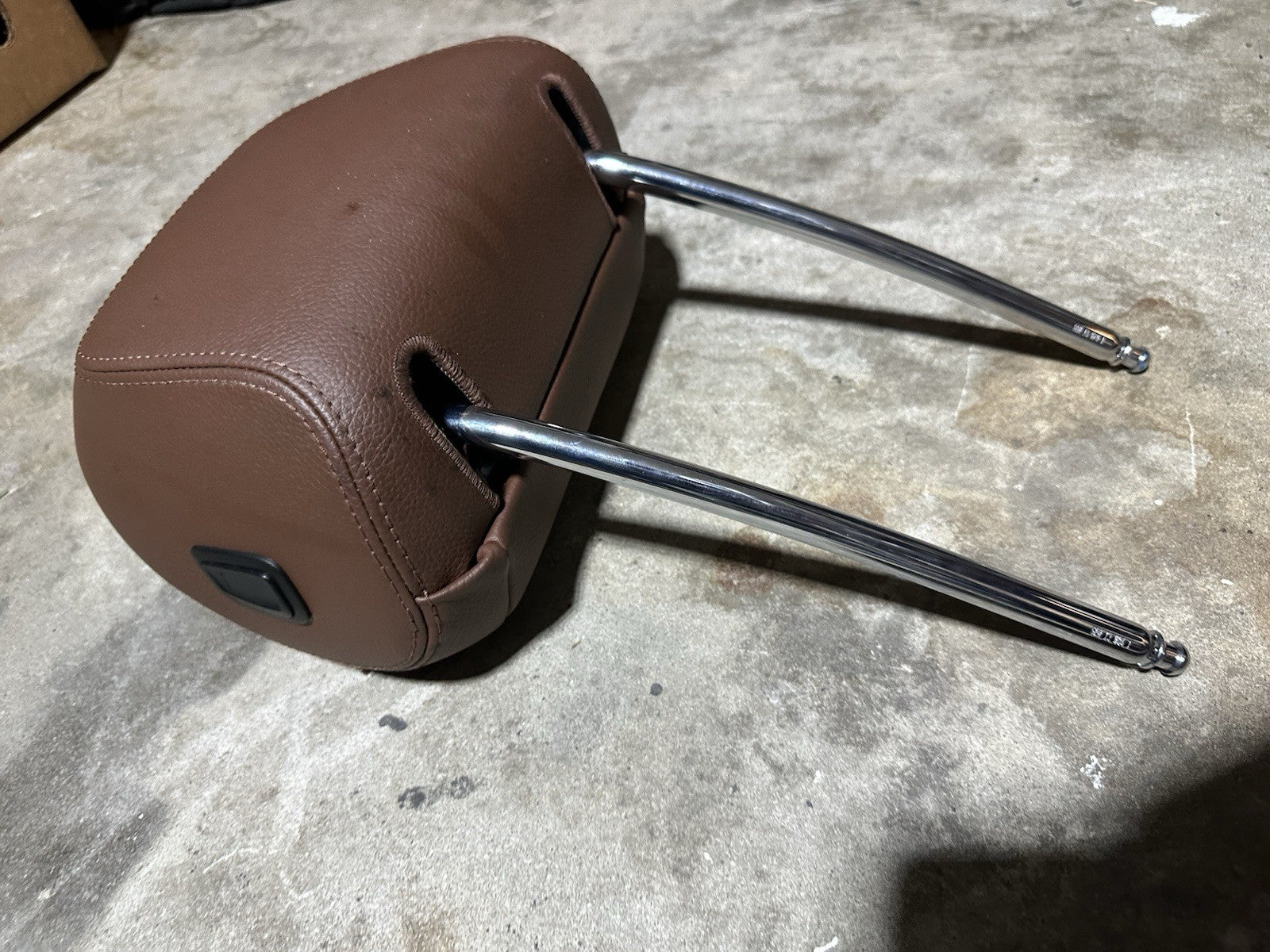 BMW X5 HEADREST FRONT SEAT BROWN F15 2014-2018 OEM