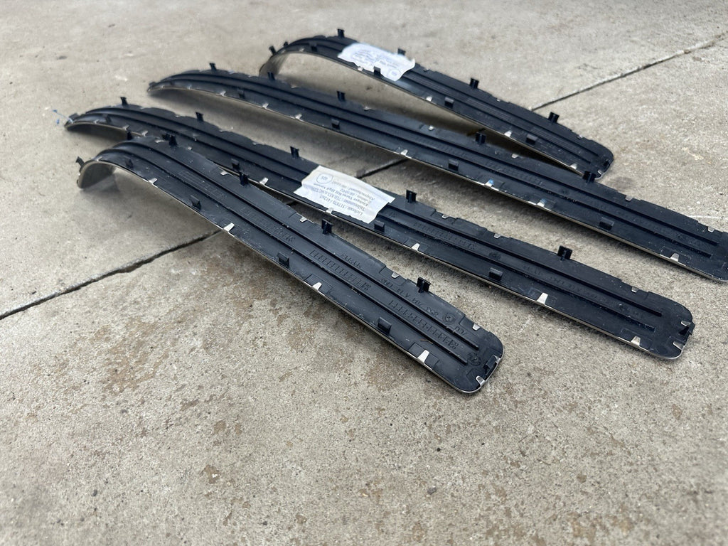 2004 PORSCHE CAYENNE  Scuff Plates