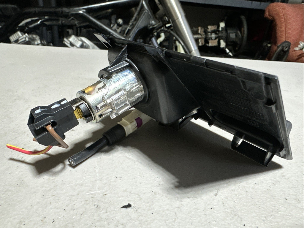 OEM BMW F15 X5 14-18 Center Console 12V Power Outlet Aux USB Port 51169252108