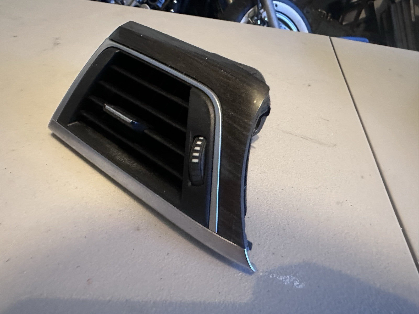 12-20 BMW 328 335 330 428 435 DASH FRONT LEFT DRIVER AC HEATER AIR VENT GRILLE