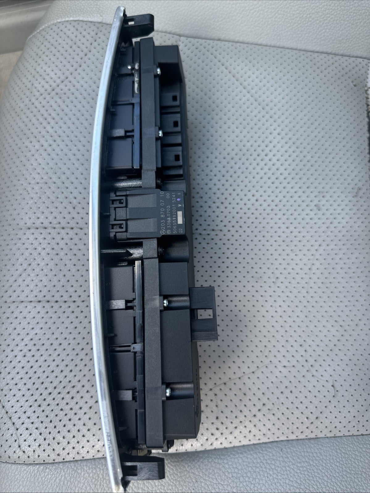 05-07 Mercedes W203 C230 Hazard Light Door Lock Switch Control Module SilverBD30