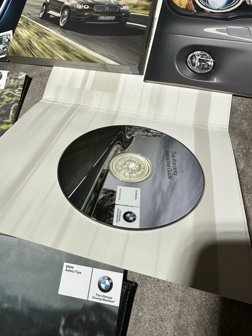 2011 BMW X5 X6 X5/X6 M owners manual & portfolio