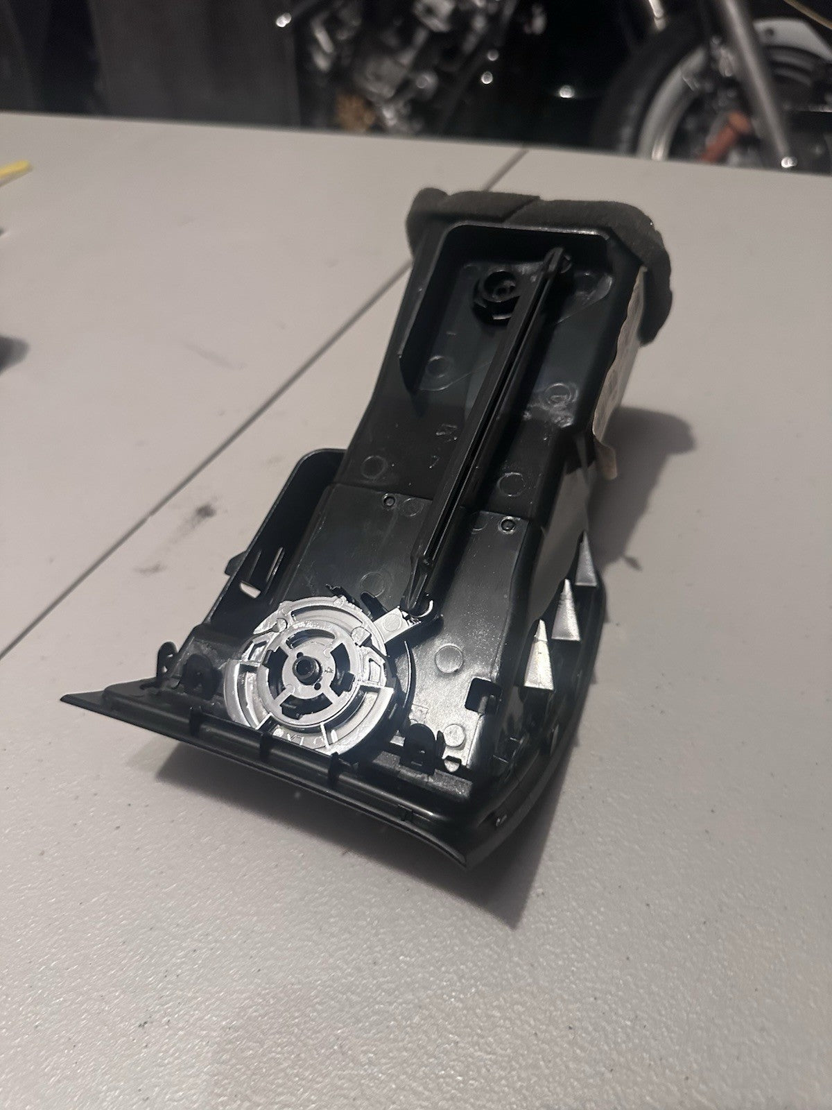 2015 - 2023 CHRYSLER 300 DASH DASHBOARD LEFT HEATER AIR VENT GRILLE🔥