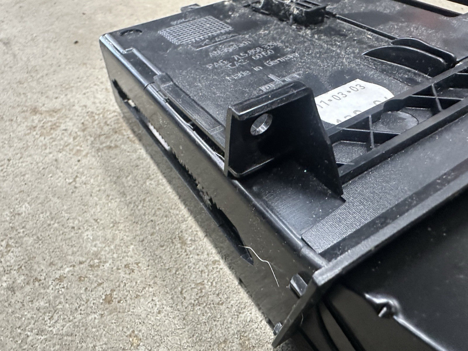 2004 Porsche Cayenne S ✦ Center Dash Console Tray 7L5857321A OEM G1-3