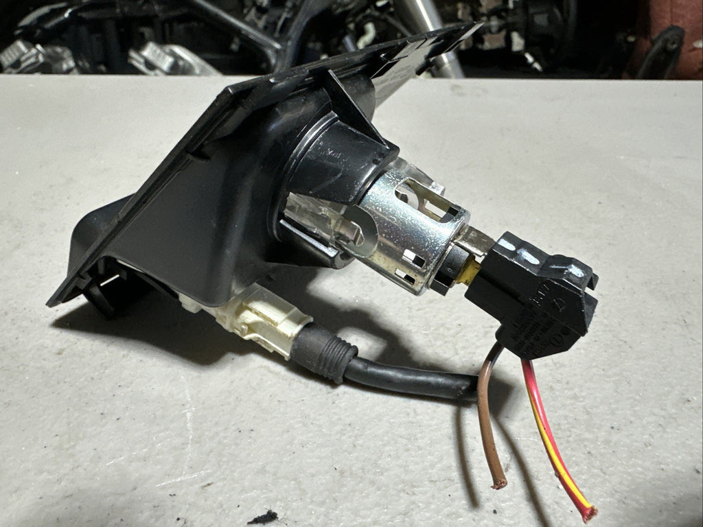 OEM BMW F15 X5 14-18 Center Console 12V Power Outlet Aux USB Port 51169252108