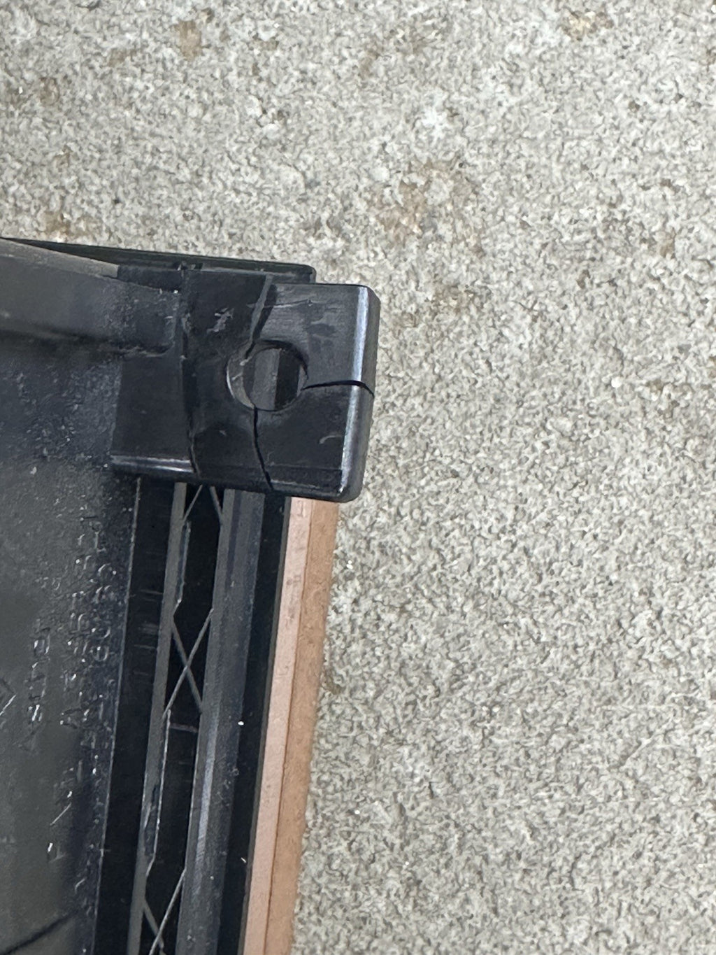 2004 Porsche Cayenne S ✦ Center Dash Console Tray 7L5857321A OEM G1-3