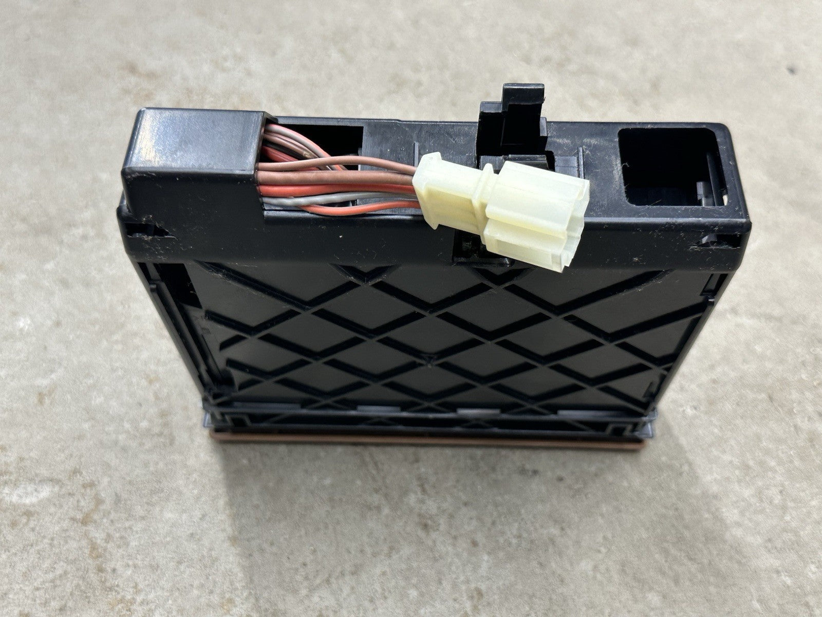 2004 Porsche Cayenne S ✦ Center Dash Console Tray 7L5857321A OEM G1-3