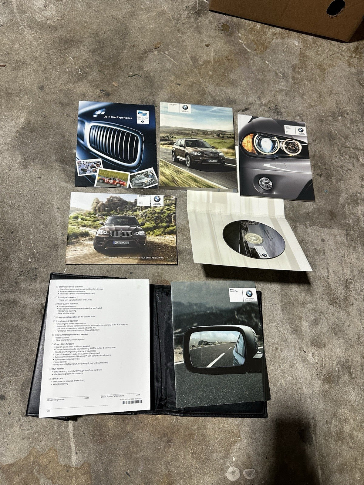 2011 BMW X5 X6 X5/X6 M owners manual & portfolio