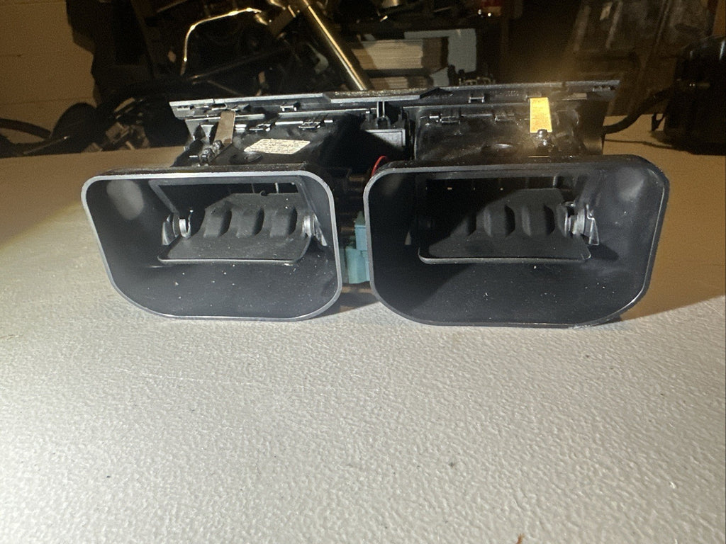 2011 MERCEDES C-CLASS Center Dash Air Vent2008-2011a2048307354