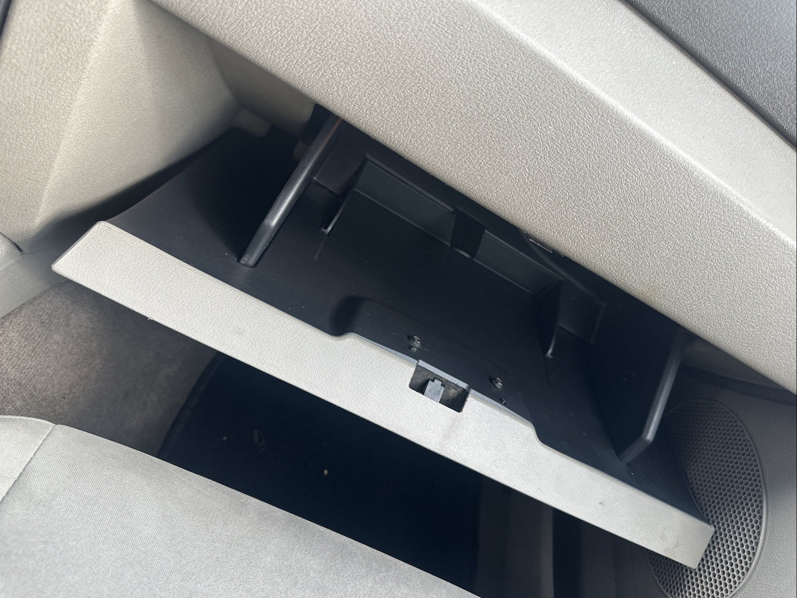 2005 2006 2007 Jeep Grand Cherokee / Commander Glove Box Compartment Slate Gray