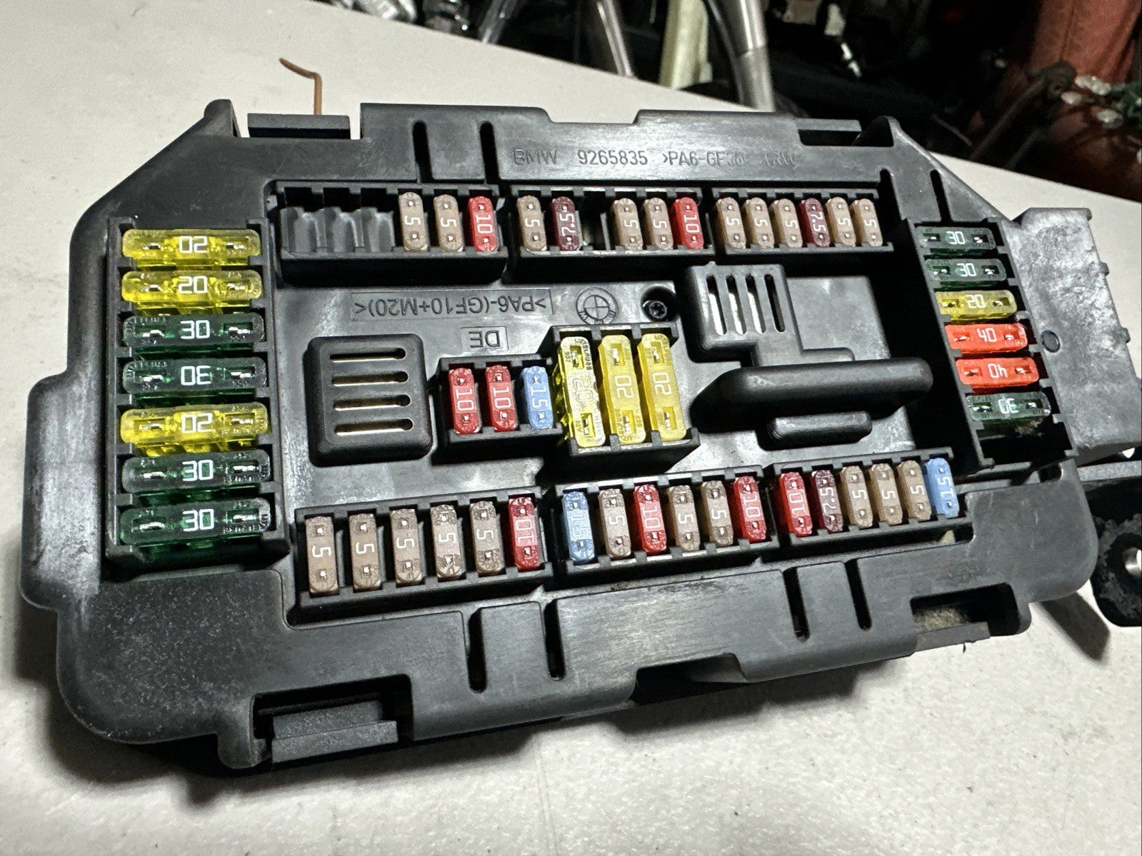 2014-2018 BMW X5 F15 Front Power Distribution Fuse Relay Box Module 9316568 OEM.