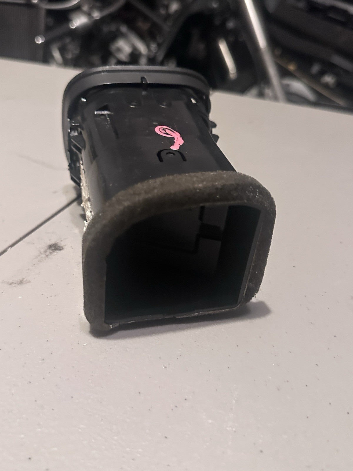 DODGE CHARGER R/T 392 11-23 RIGHT PASSENGER DASHBOARD OUTER AIR VENT GRILLE