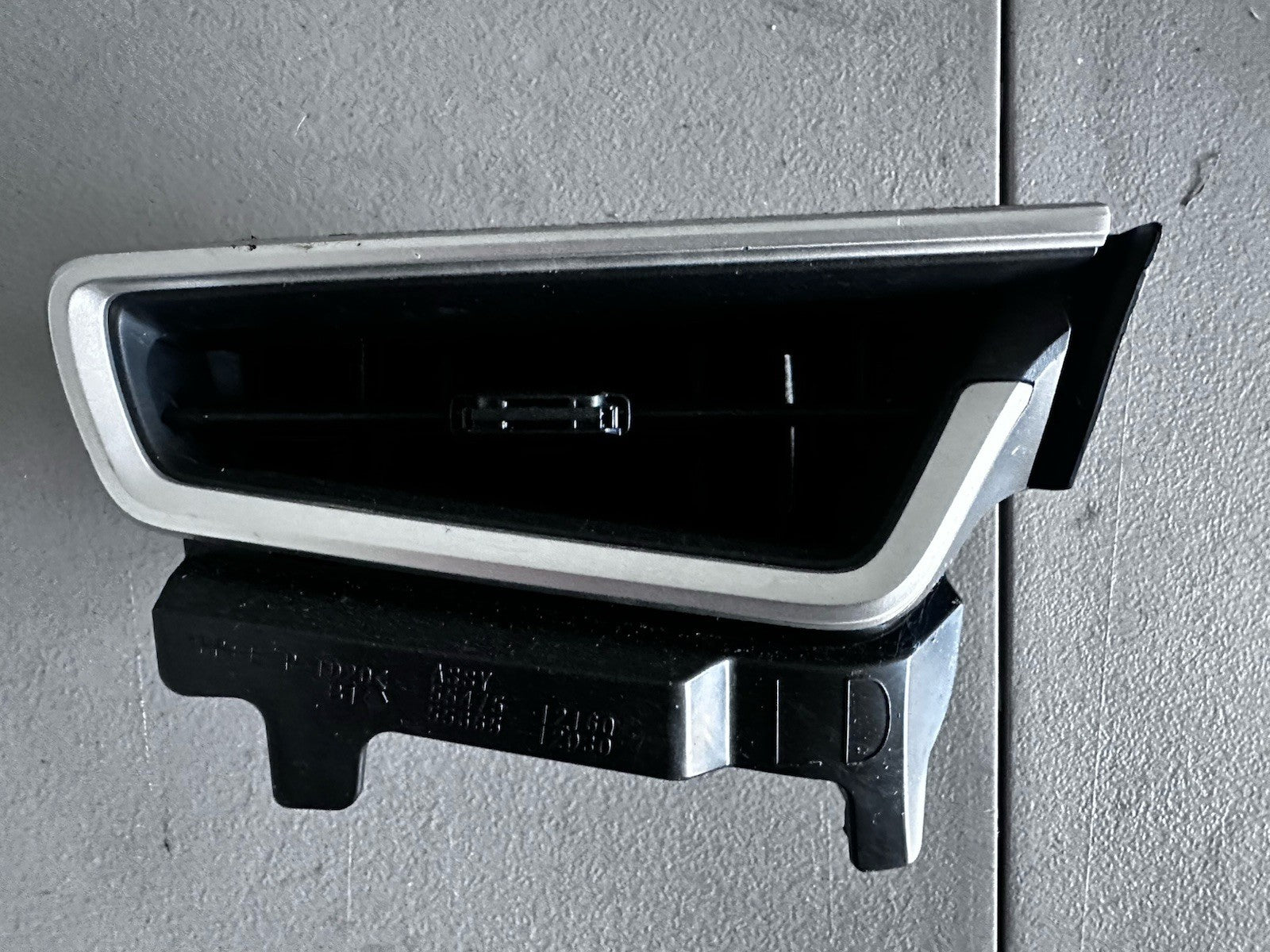 20-26 TOYOTA COROLLA FRONT LEFT DRIVER SIDE DASH BOARD OUTER A/C VENT OEM