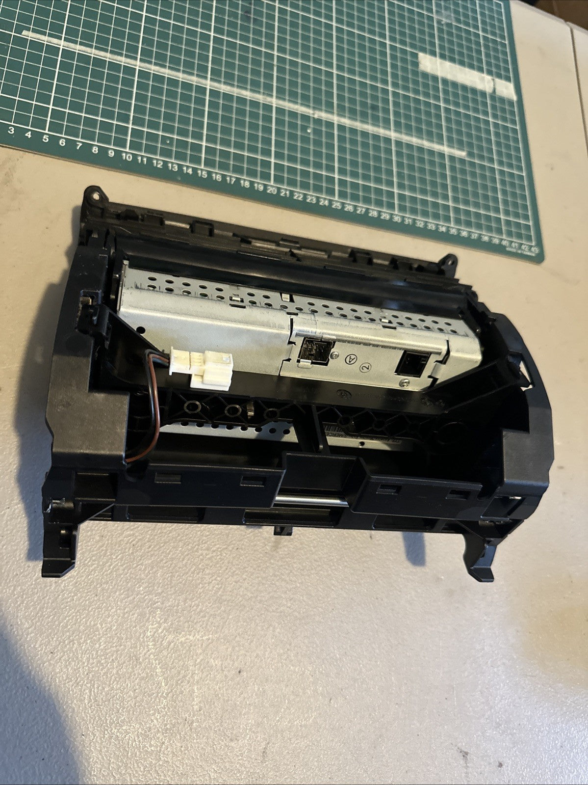 08-11 Mercedes W204 C300 C350 Navigation LCD Display Screen Monitor w/ Cover OEM