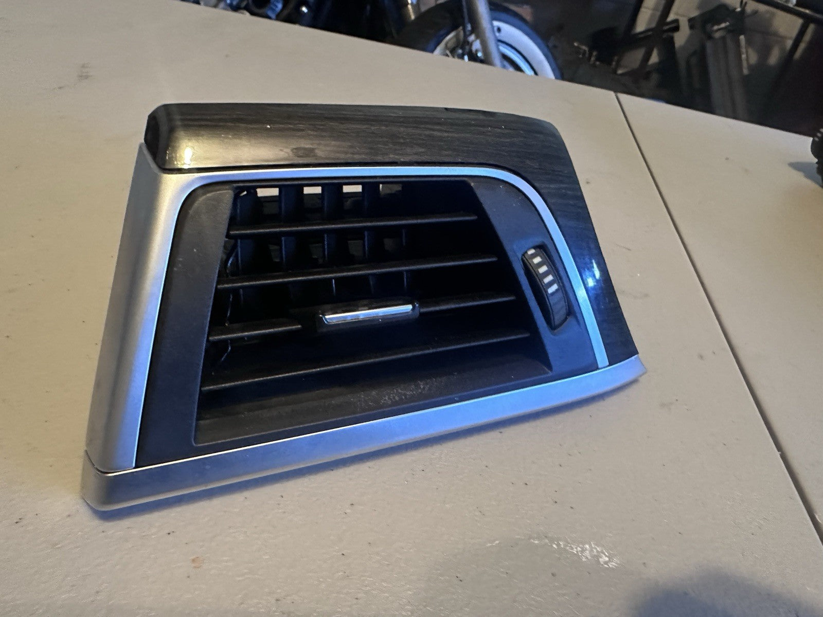 12-20 BMW 328 335 330 428 435 DASH FRONT LEFT DRIVER AC HEATER AIR VENT GRILLE