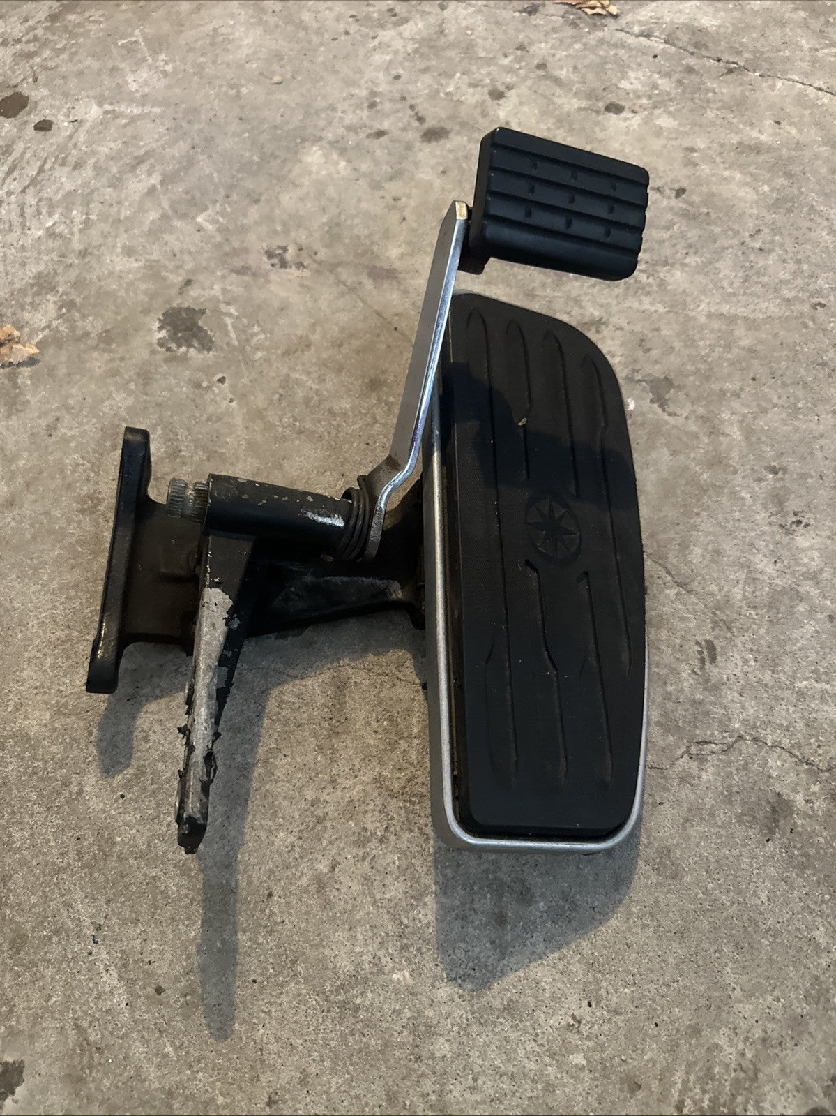 96-98 YAMAHA ROYAL STAR XVZ1300A RIGHT FOOT BOARD REAR BRAKE MASTER