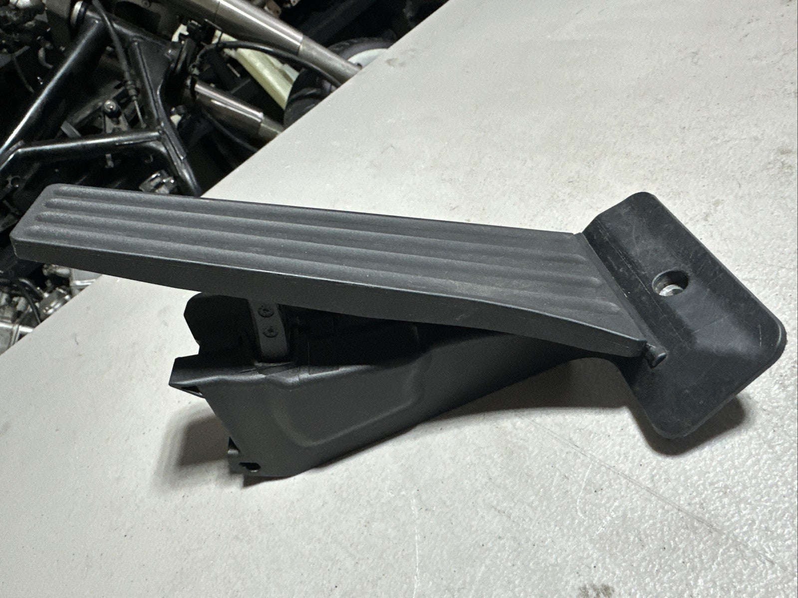 2014 - 2024 BMW X3 G01 ACCELERATOR GAS PEDAL W/ THROTTLE SENSOR OEM 35426853175