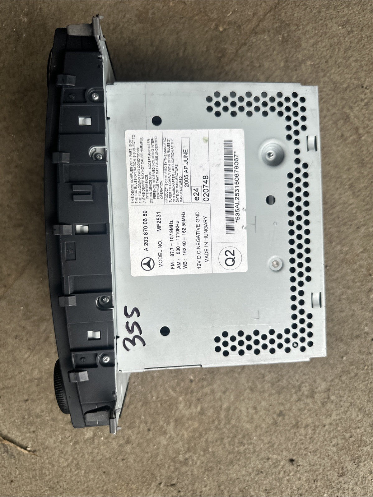 2005-07 Mercedes Benz W203, C350, C320 Radio Stereo CD Player AM FM Radio OEM