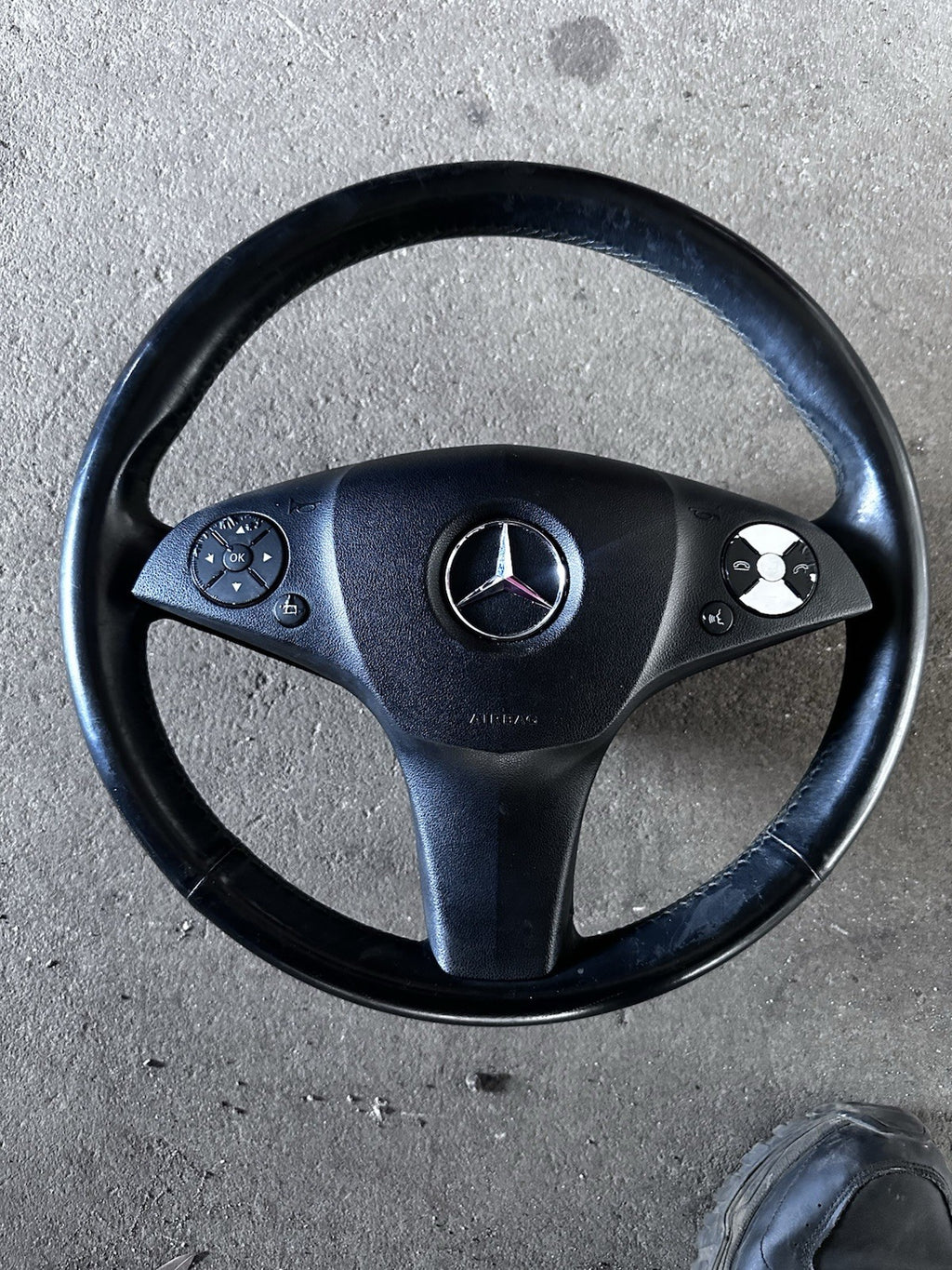 11-12 Mercedes C300 Steering Wheel