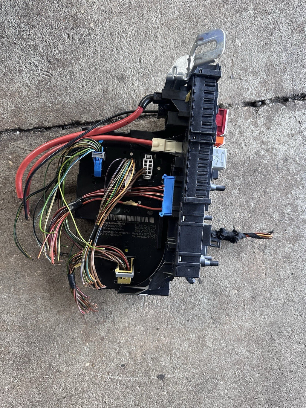 08-11 Mercedes W204 C300 C250 Rear SAM Module Relay Fuse Box A2049060505 OEM