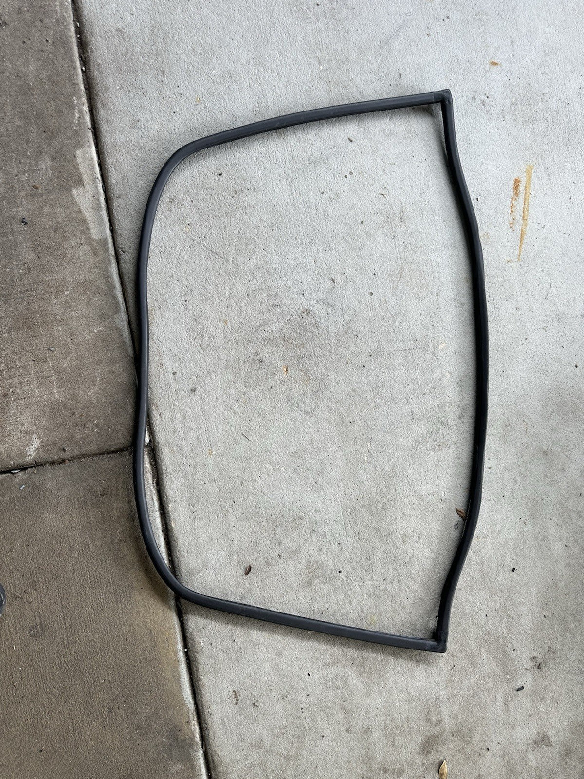 03-10 PORSCHE CAYENNE  ENGINE BAY UNDER HOOD WEATHER SEAL STRIP RUBBER GASKET