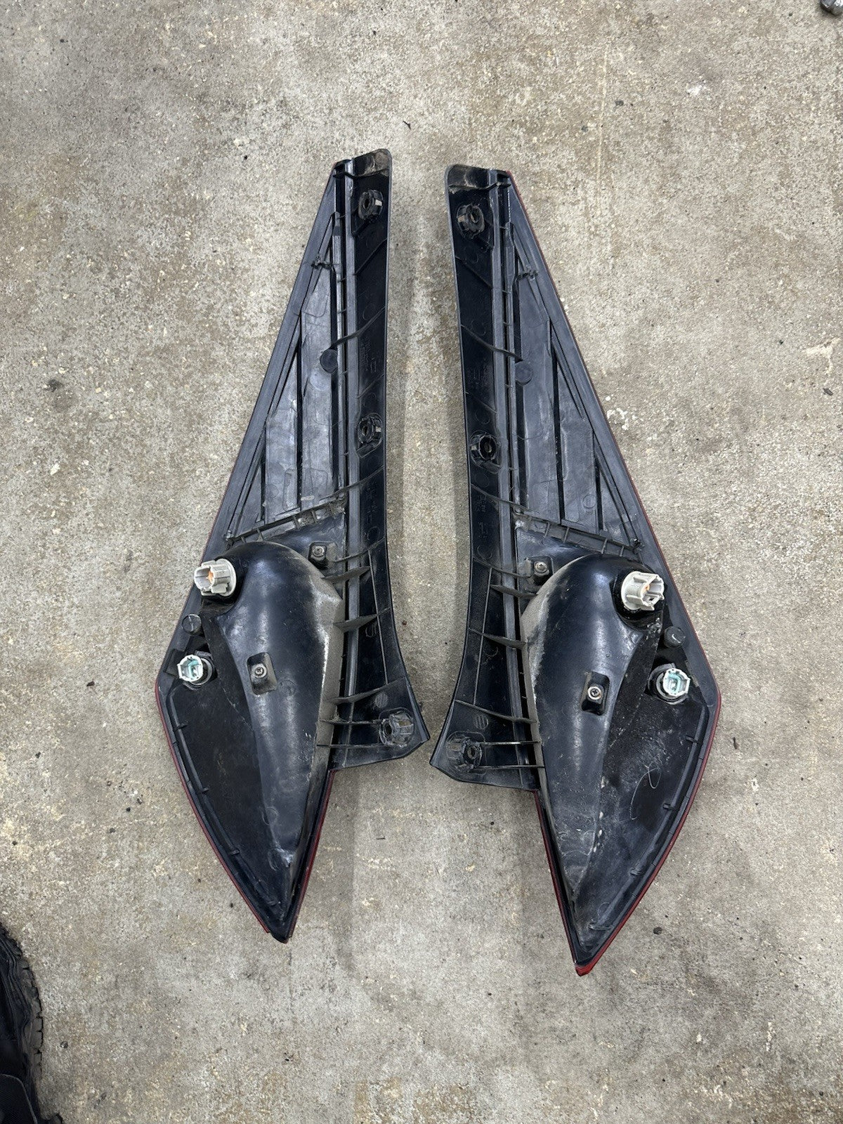 Quarter Panel Tail Light Assembly Nissan 350Z Works From 2003 To 2008