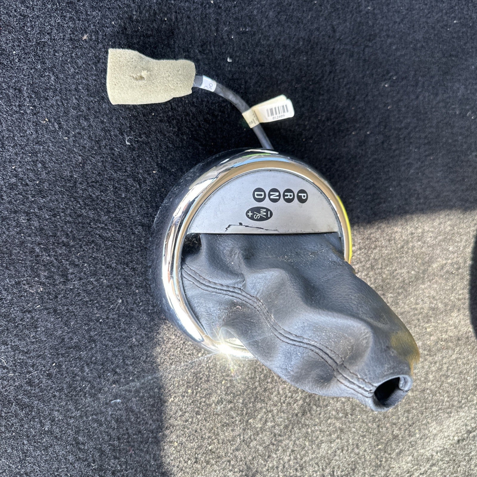 2008 MINI COOPER CONVERTIBLE R52 AT TRANSMISSION SHIFTER TRIM BEZEL W/ BOOT OEM