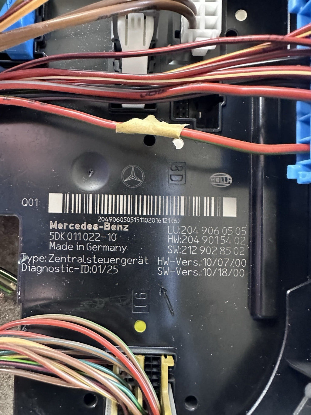 08-11 Mercedes W204 C300 C250 Rear SAM Module Relay Fuse Box A2049060505 OEM