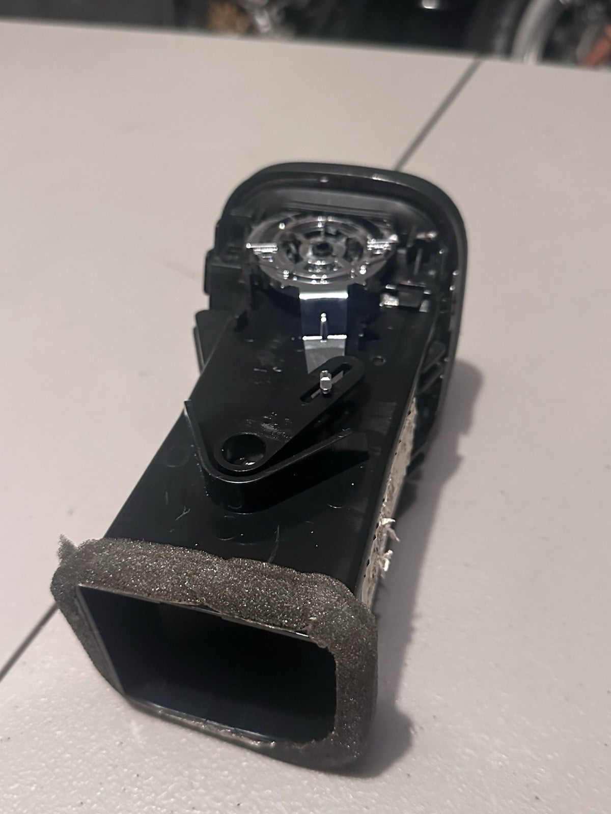 DODGE CHARGER R/T 392 11-23 RIGHT PASSENGER DASHBOARD OUTER AIR VENT GRILLE