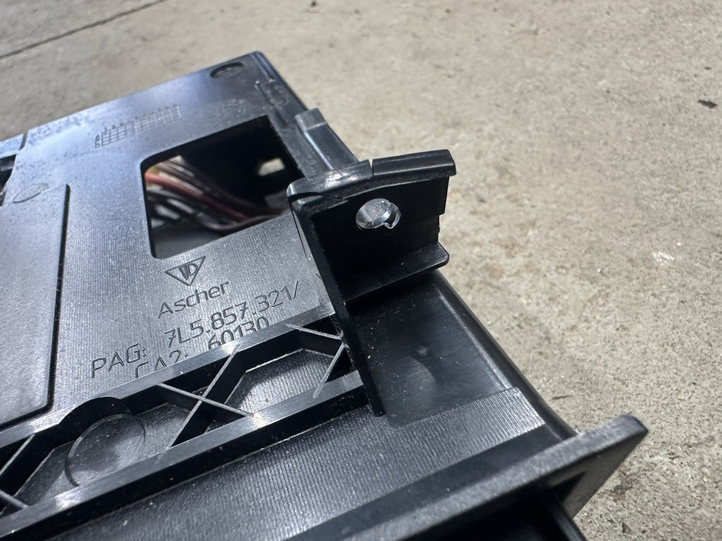 2004 Porsche Cayenne S ✦ Center Dash Console Tray 7L5857321A OEM G1-3