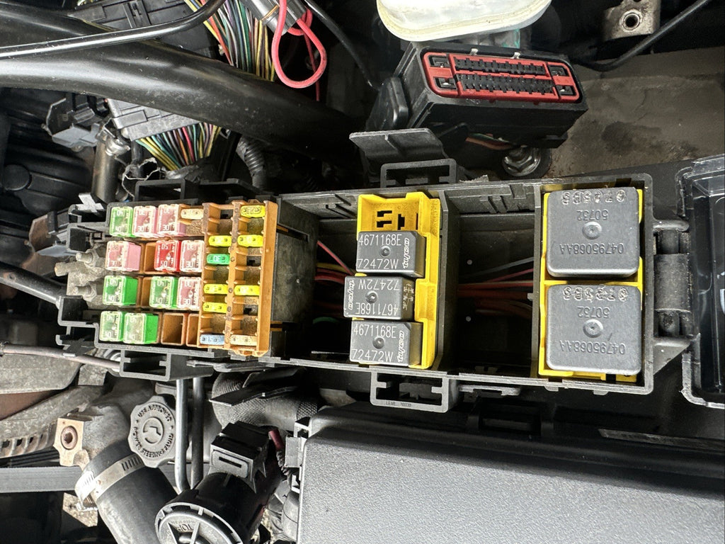 2005 Jeep Grand Cherokee Fuse Box Junction Oem P56050189AF Module 154-14J8