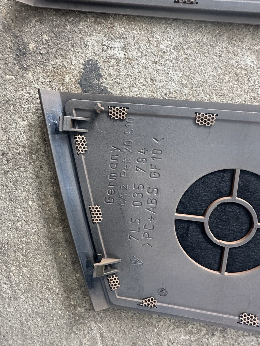 03-10 Porsche Cayenne 957 Pair Dash Speaker Grille Cover Trim Panel Beige OEM