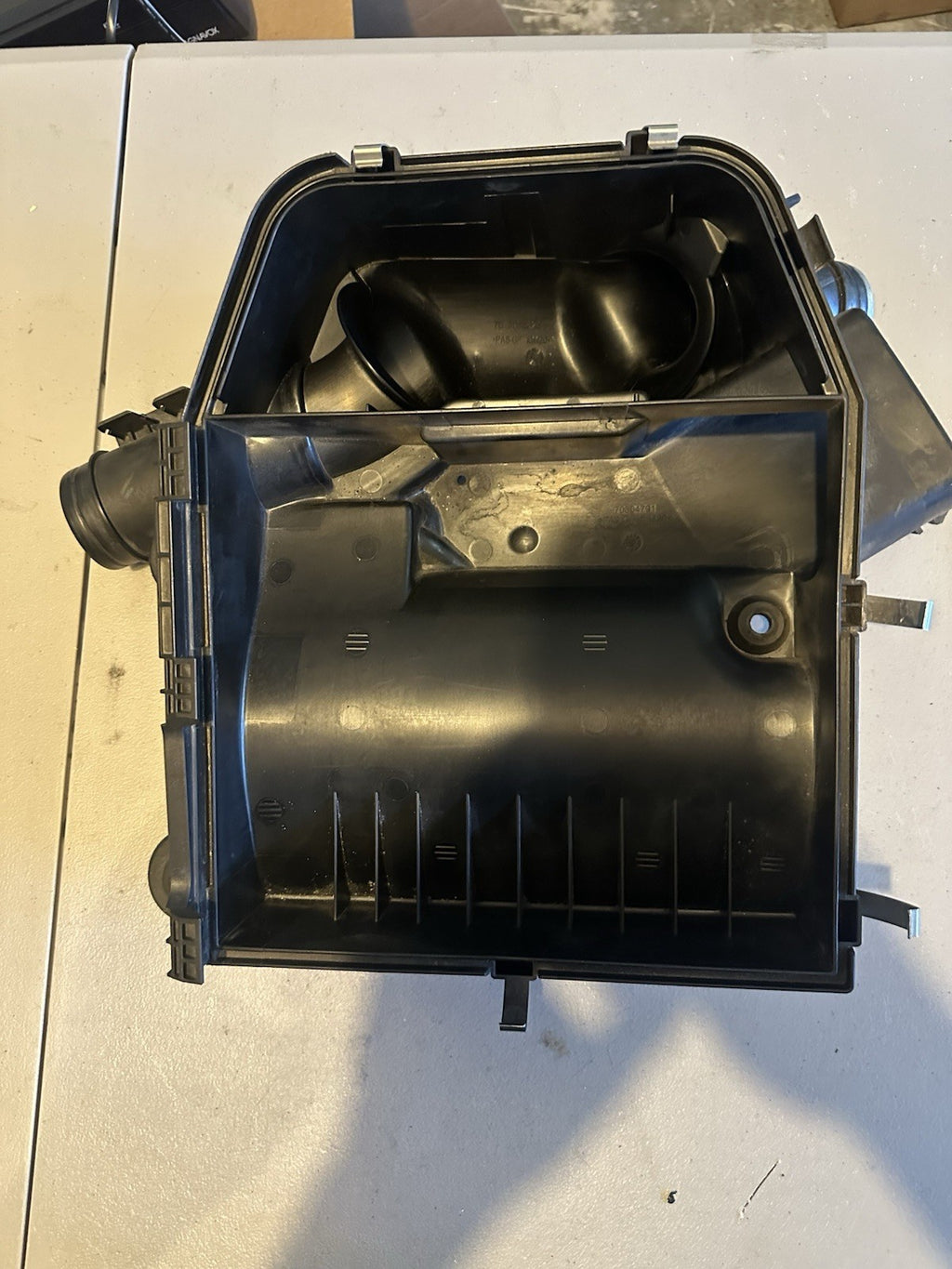 2007-2013 BMW GENUINE AIR INTAKE BOX FILTER CLEANER USED OEM 1371755654707