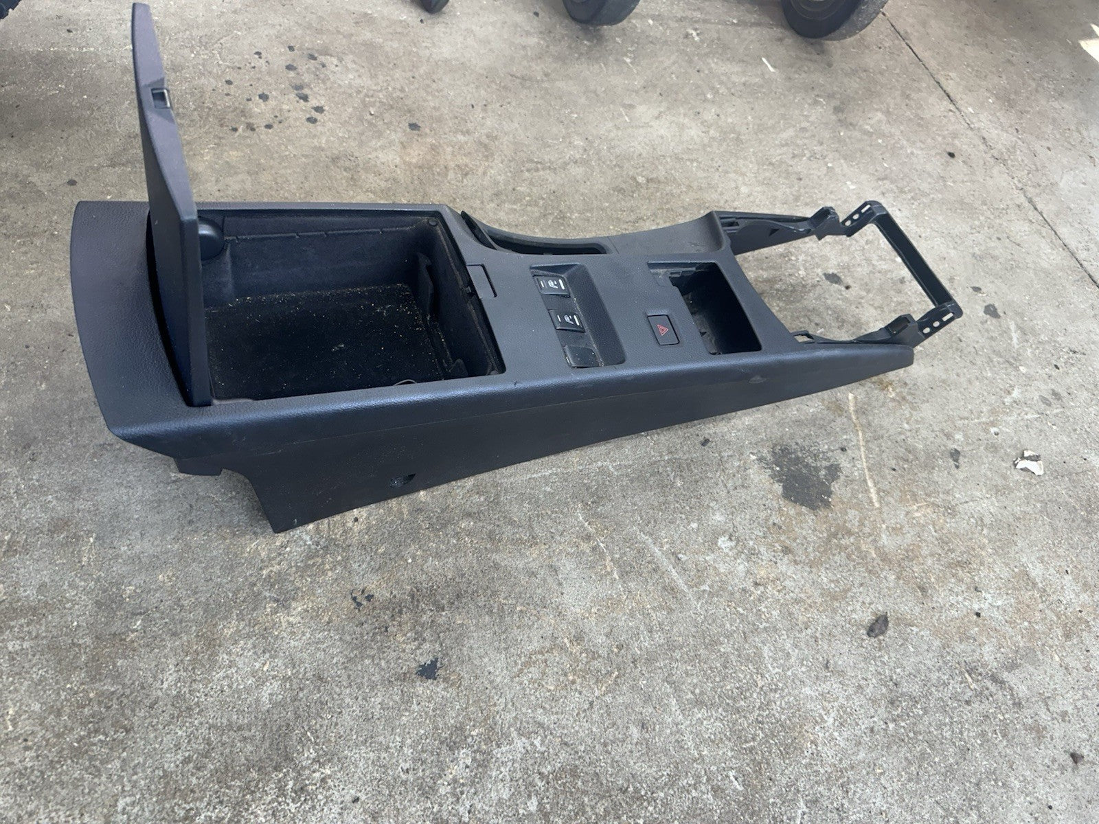 2003 05 Nissan 350Z auto Center Console Shifter Trim