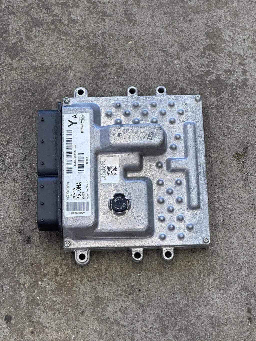 2010-2015 Jaguar Land Rover Engine Computer Module ECU ECM 8W83-12B684-YA OEM