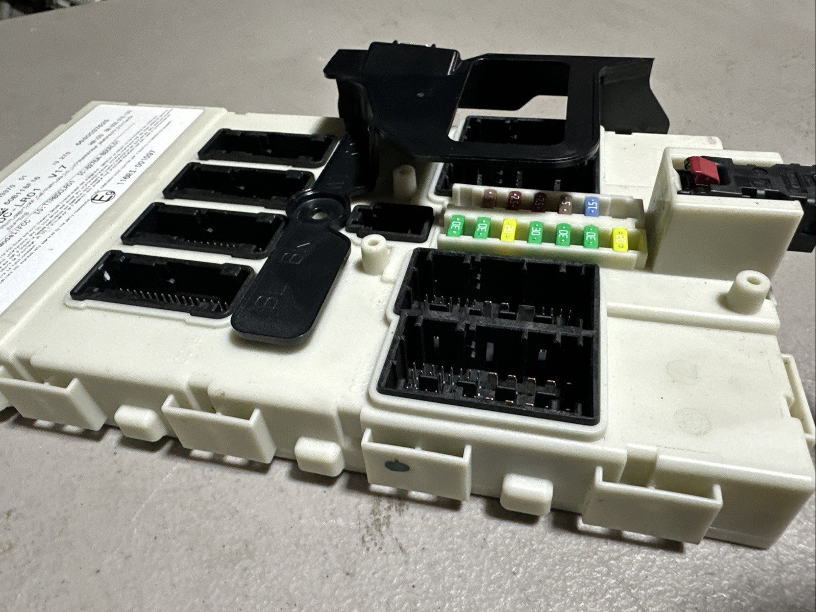BMW X5 13-18 2.0 Petrol Body Domain Controller Fuse Box 6825527  365207